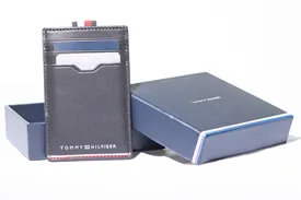 CARTEIRA TOMMY HILFIGER COMMUTER VERTICIAL PRETA U